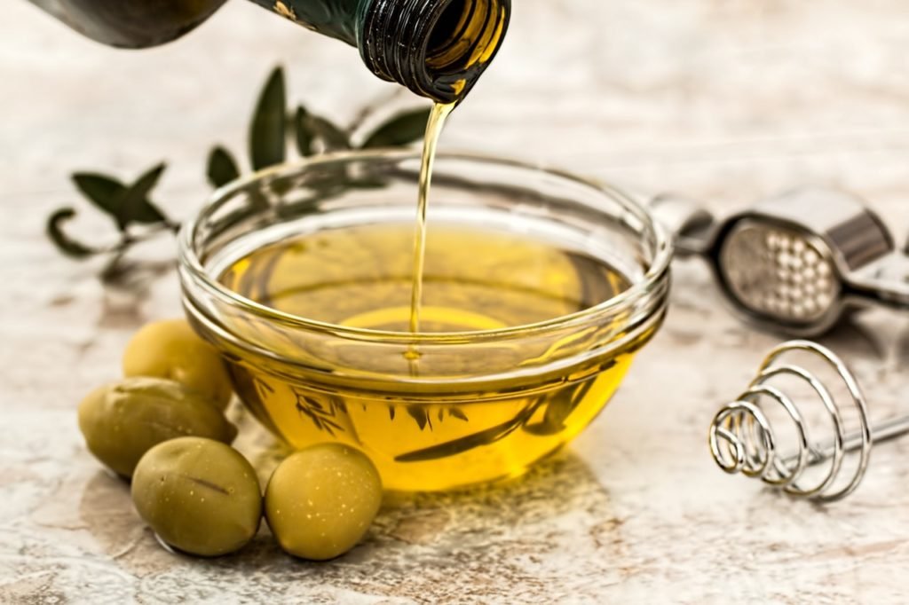 oil therapy helps prevent hair loss